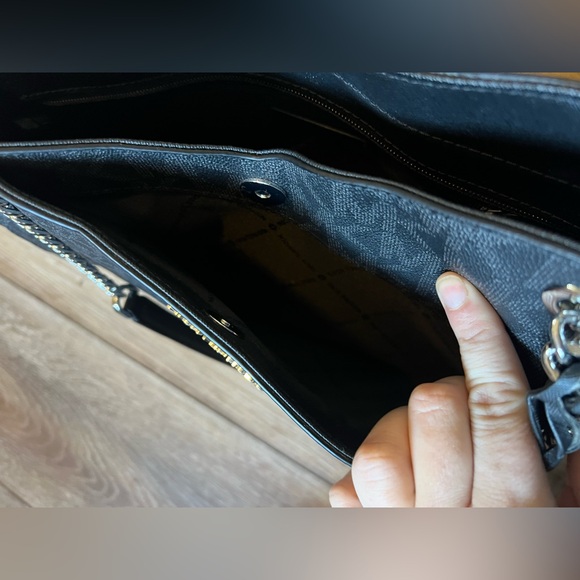 Michael Kors Black Jet Set Large Logo Shoulder Bag - Picture 3 of 10